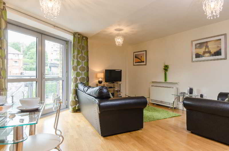 Hotel Hamilton Court From Your 4*